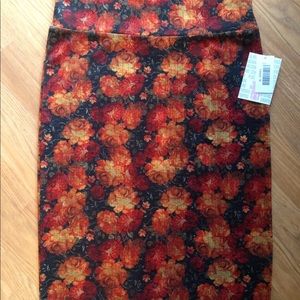 LulaRoe Roses Medium Cassie NWT